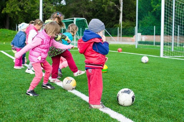 Barn som spiller fotball